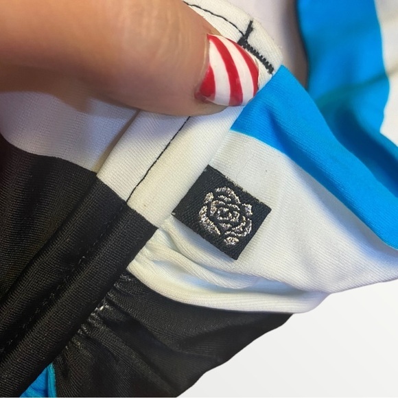 𝅺LA VIE EN ROSE | XL Striped Twist Bikini Top (SC) - Picture 3 of 5